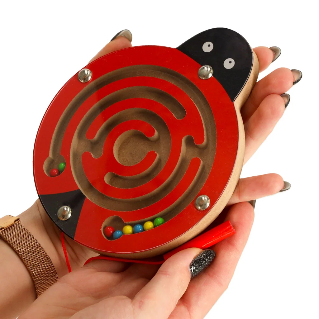 Spoločenská hra pre deti Magnetické bludisko lienka