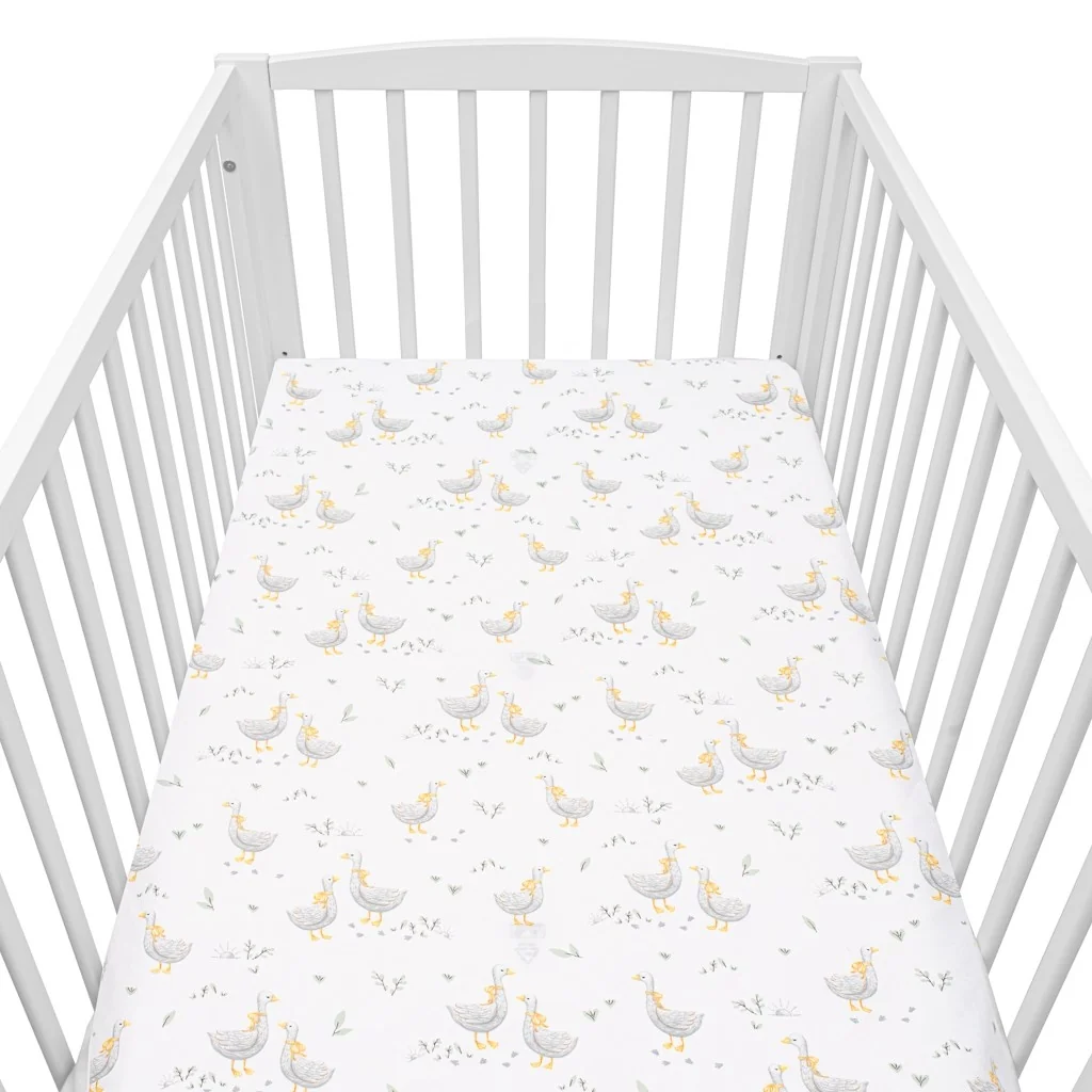 Bavlnené prestieradlo do postieľky New Baby Husičky 120x60 cm , 