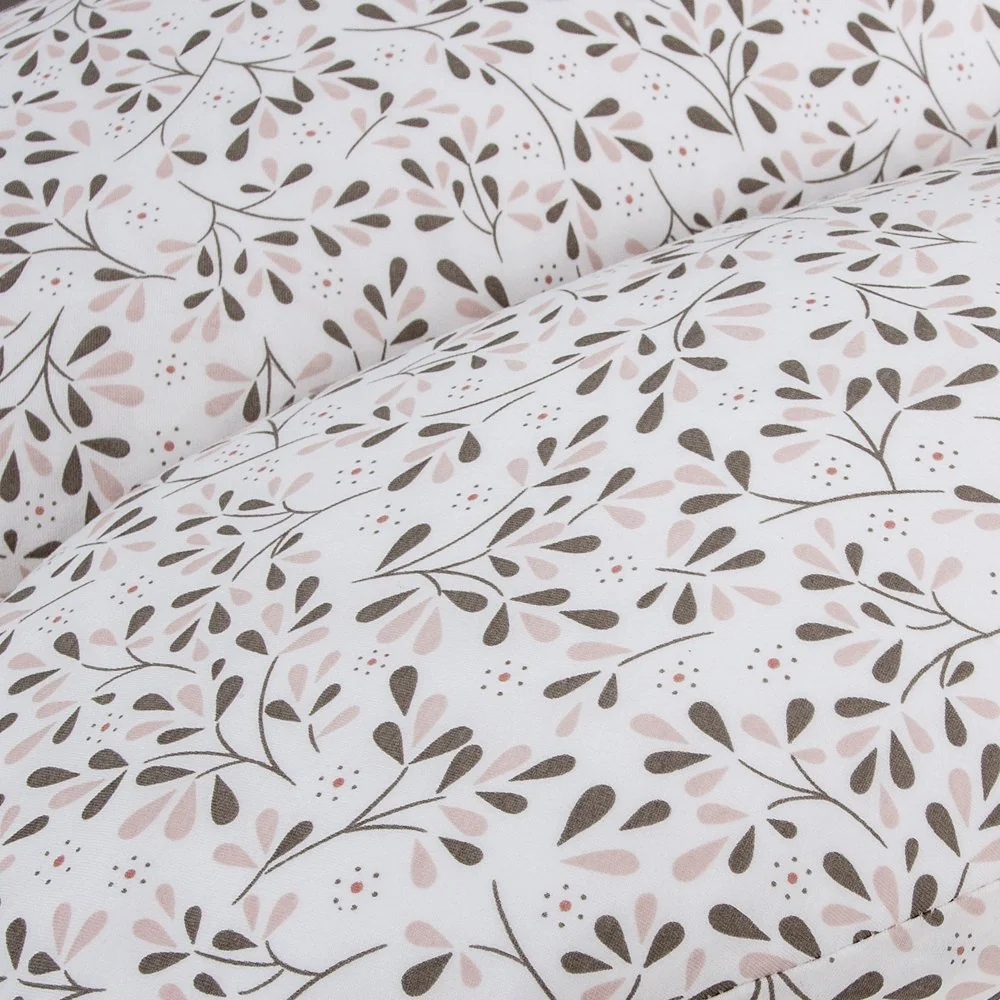 Vankúš na dojčenie HUGGY (150x60x37) Basic Tiny Leaves