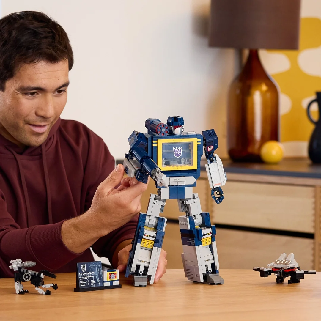 LEGO® Icons 10358 Transformers: Soundwave