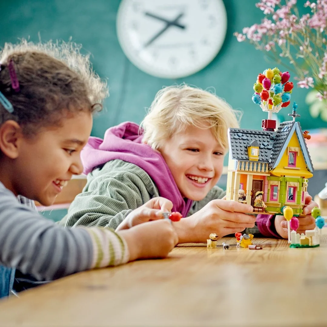 LEGO® Disney™ 43217 Domček z filmu Hore