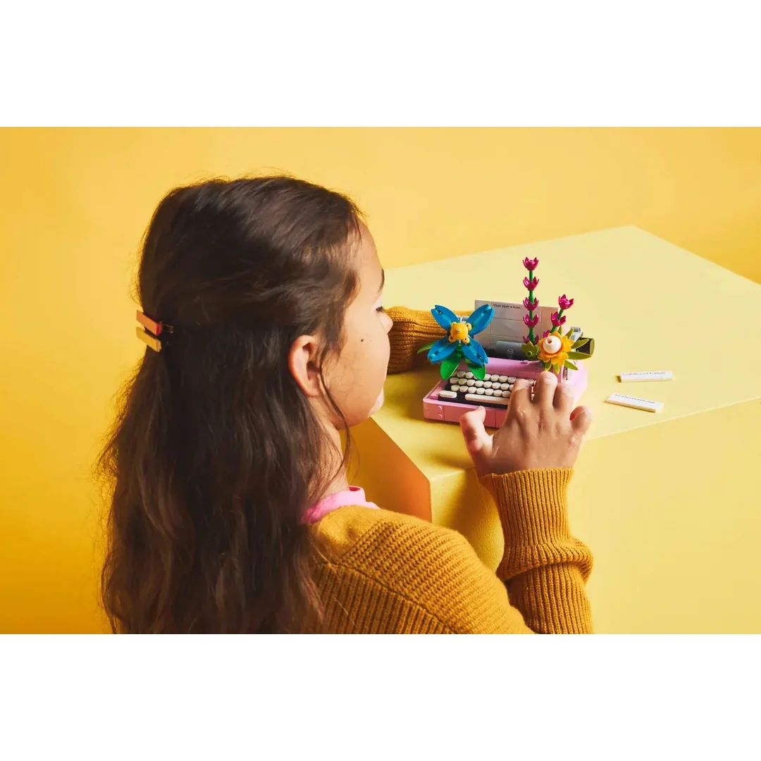 LEGO® Creator 3-in-1 31169 Písací stroj s kvetmi