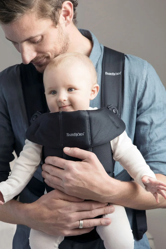 BABYBJÖRN Nosič Mini, Black Cotton 1×1 ks