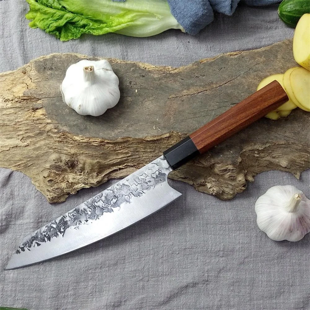 Kuchynský nôž Santoku s drevenou rukoväťou Santoku, hnedá