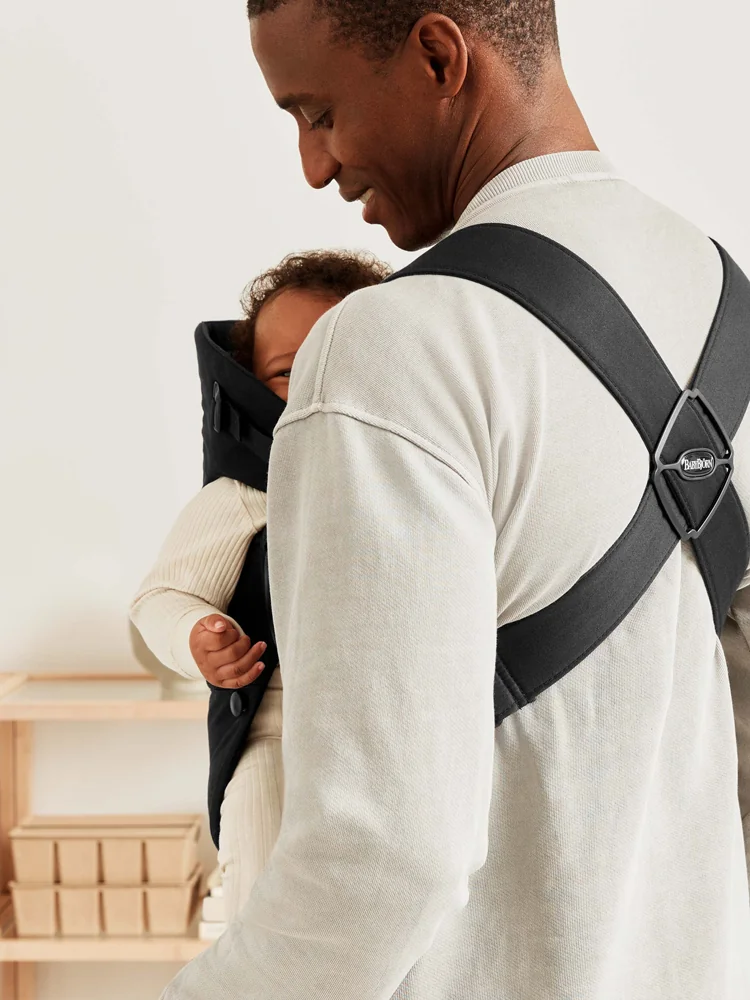 BABYBJÖRN Nosič Mini, Black Cotton 1×1 ks