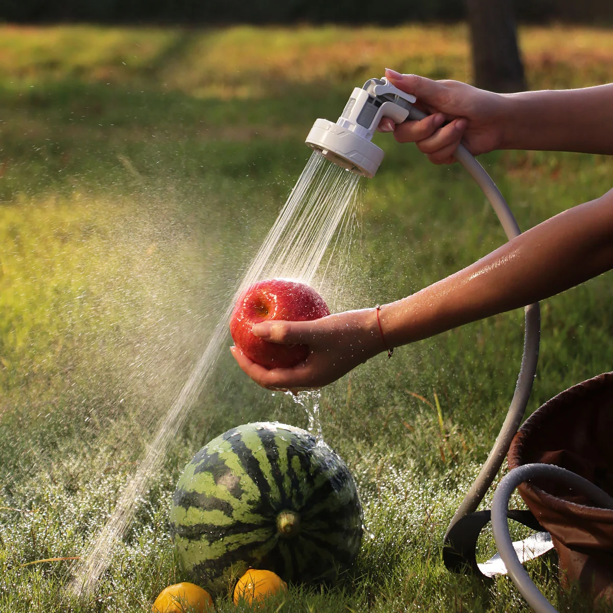 Max Shower Batériová outdoorová sprcha v puzdre