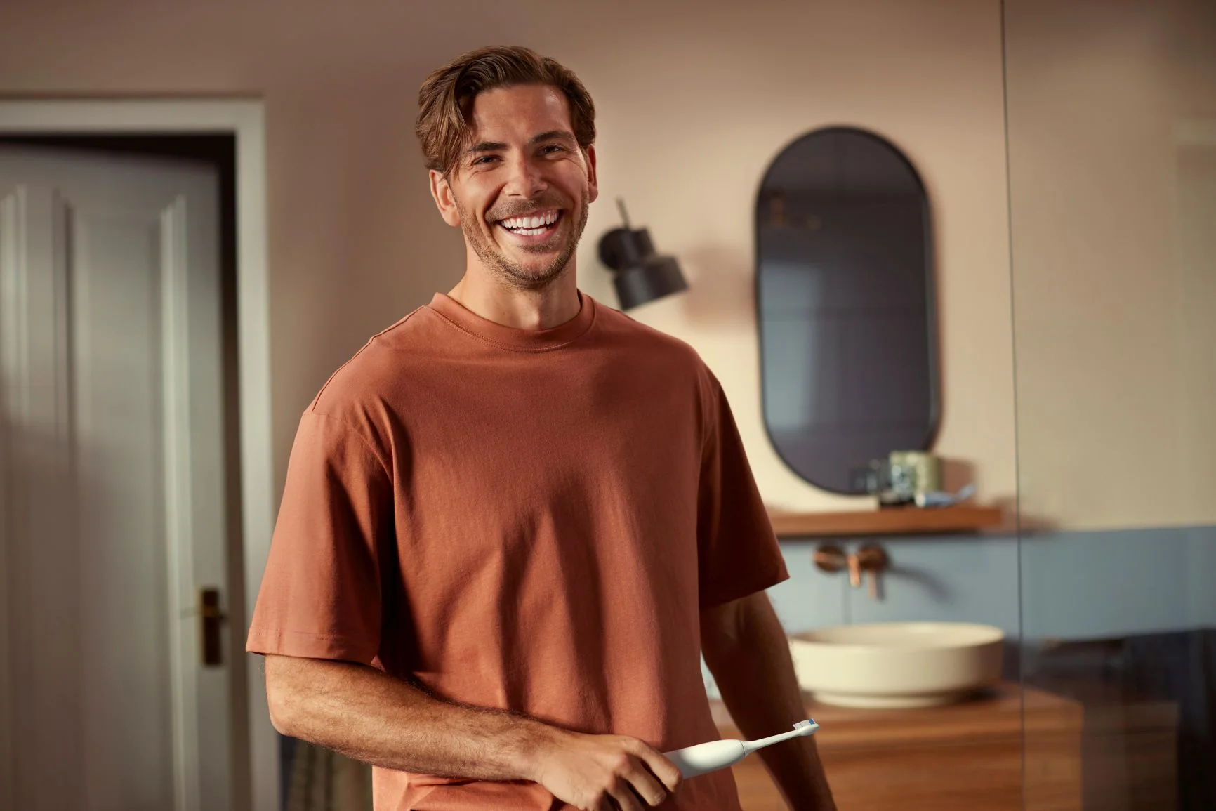 Philips Sonicare 5300
HX7108/02 1×1 ks, sonická elektrická zubná kefka
