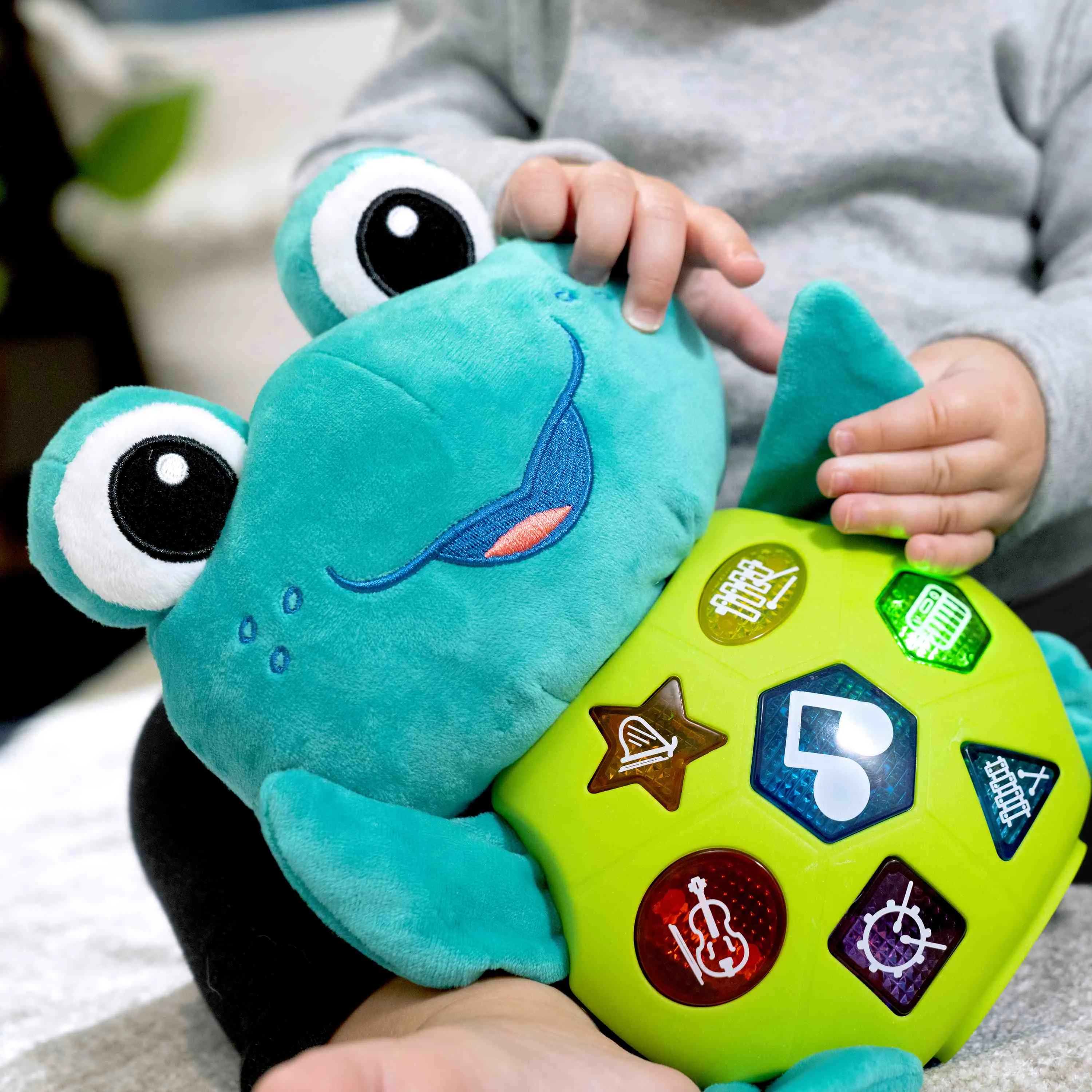 BABY EINSTEIN Hračka hudobná interaktívna korytnačka Neptune's Cuddly Composer™ 6m+™ 6m+ 1×1 ks, hračka pre deti