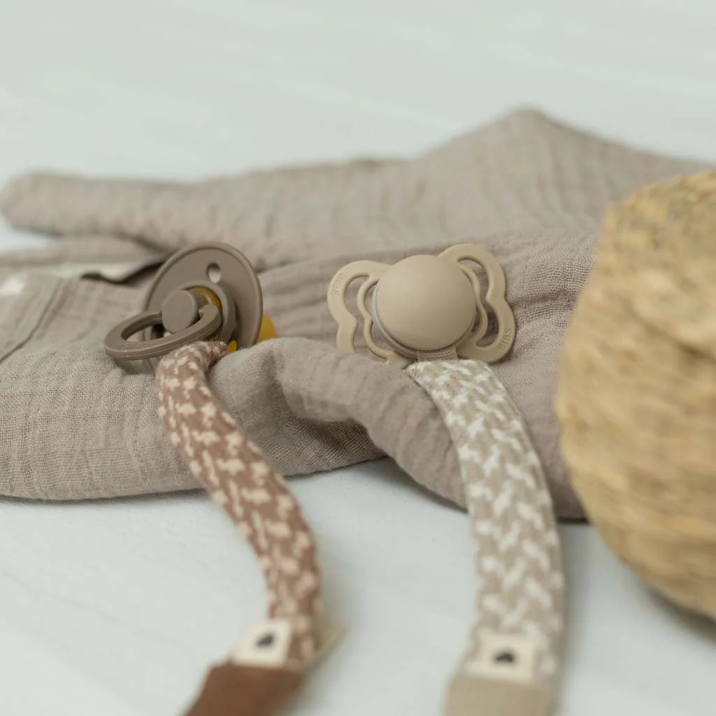 BIBS Paci Braid klip na cumlík Sage / Ivory
