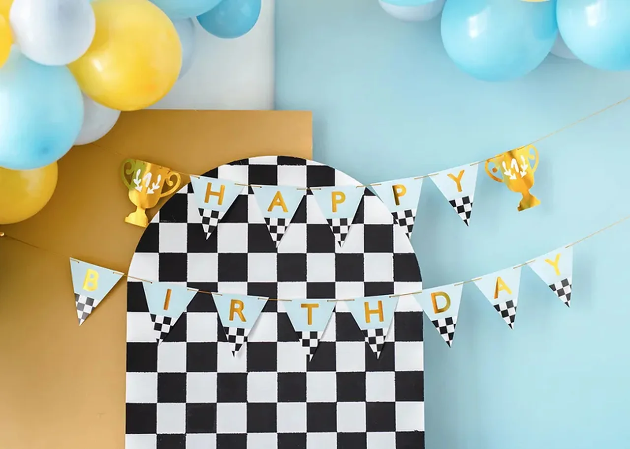Narodeninový banner „Happy Birthday“ s pohármi – 2,5 m, farebná dekorácia