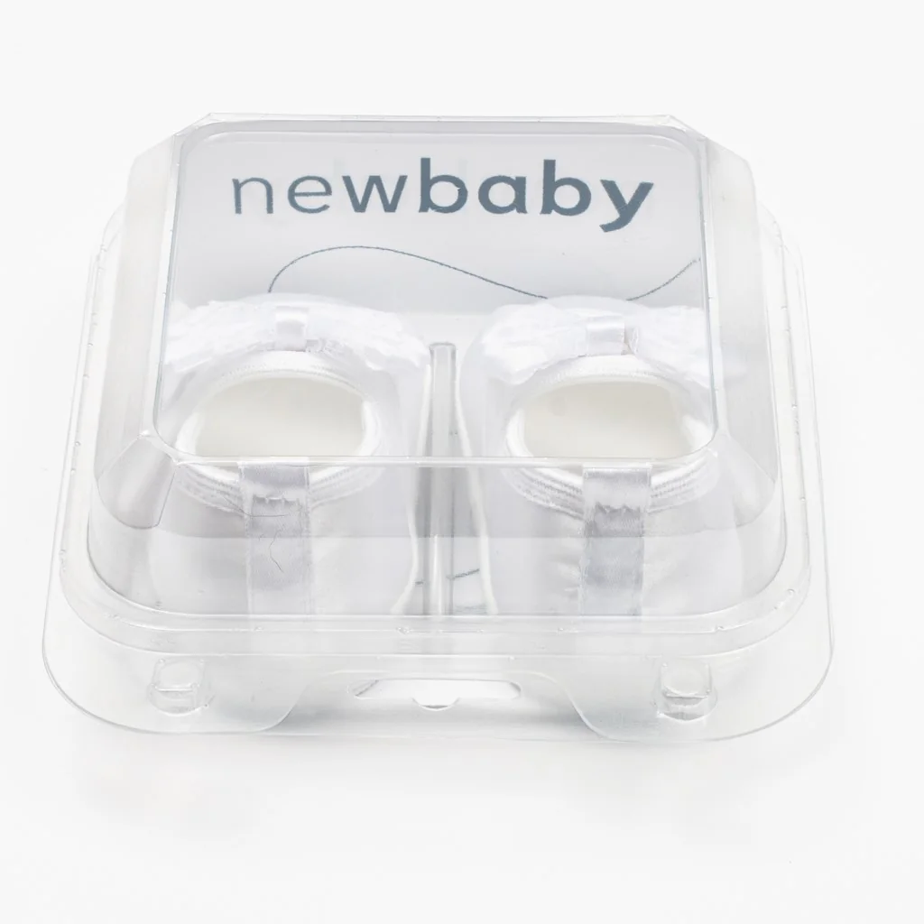 Dojčenské saténové capačky New Baby biela 0-3 m 0-3 m, 20C50295