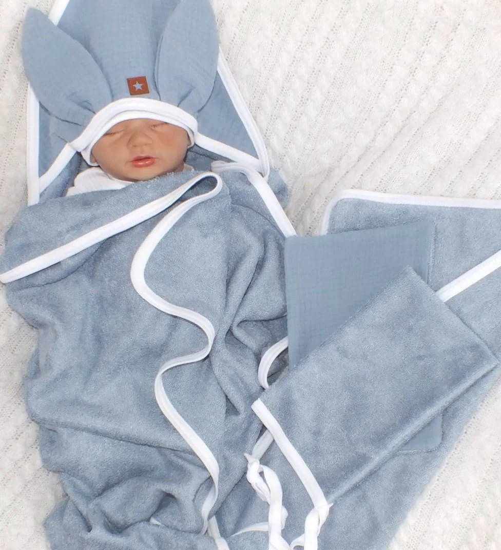 Detská luxusná 4D bambusová sada - osuška s kapucňou a uterákom + 2 žinky, modrá