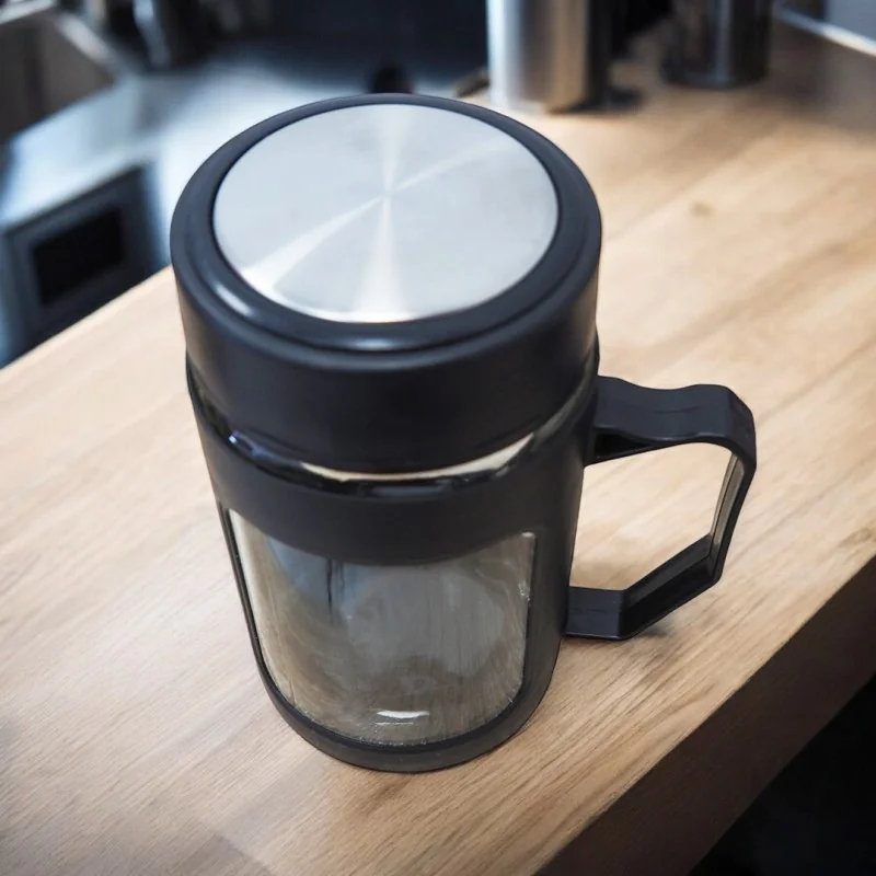 Livefy hrnček na kávu a čaj Linea 500 ml, čierny 