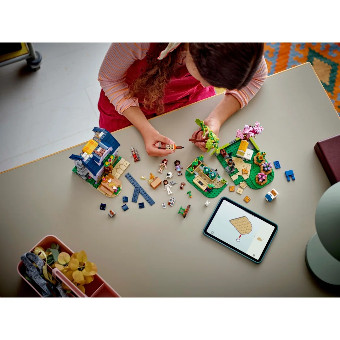 LEGO® Friends 42669 Dom včelárov a kvetinová záhrada