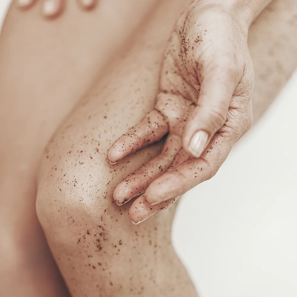 Natuint cosmetics - Telový píling s magnéziovou soľou Detoxifying Creamy Body Scrub