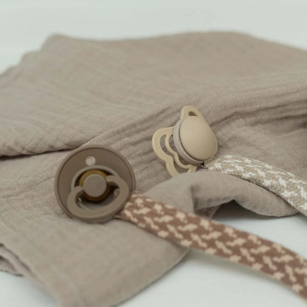 BIBS Paci Braid klip na cumlík Sage / Ivory