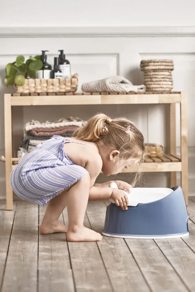 BABYBJÖRN Nočník Smart Deep Blue/White 1×1 ks