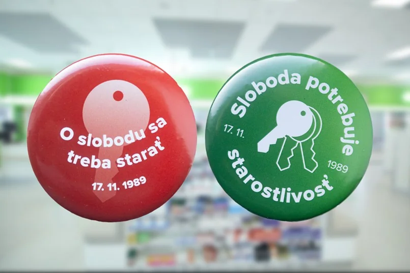 Dr. Max si 17. november pripomína odznakmi: Sloboda potrebuje starostlivosť