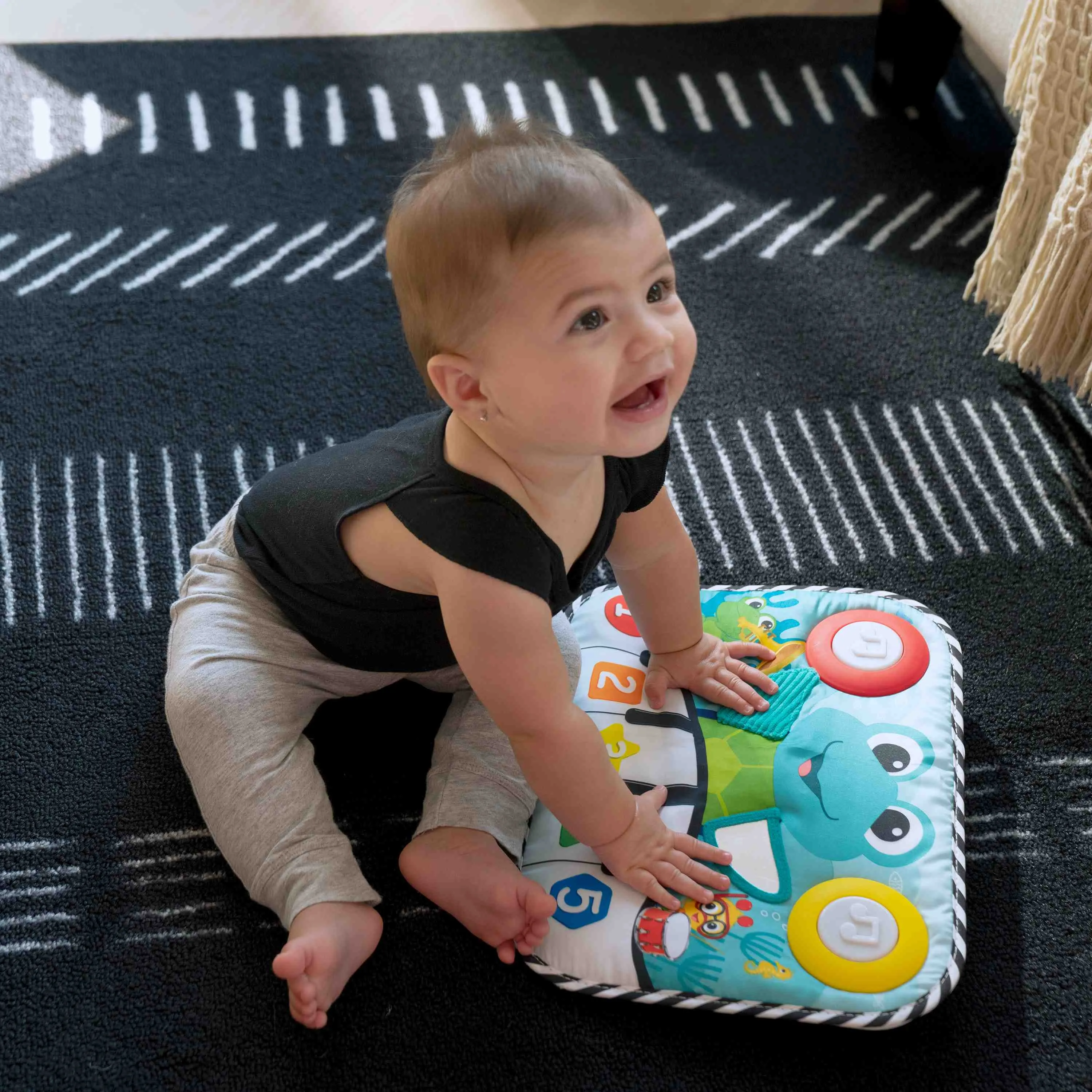BABY EINSTEIN Klavír multifunkčný 2v1 Neptune's Kick & Explore™ 0m+ 1×1 ks, hračka pre deti