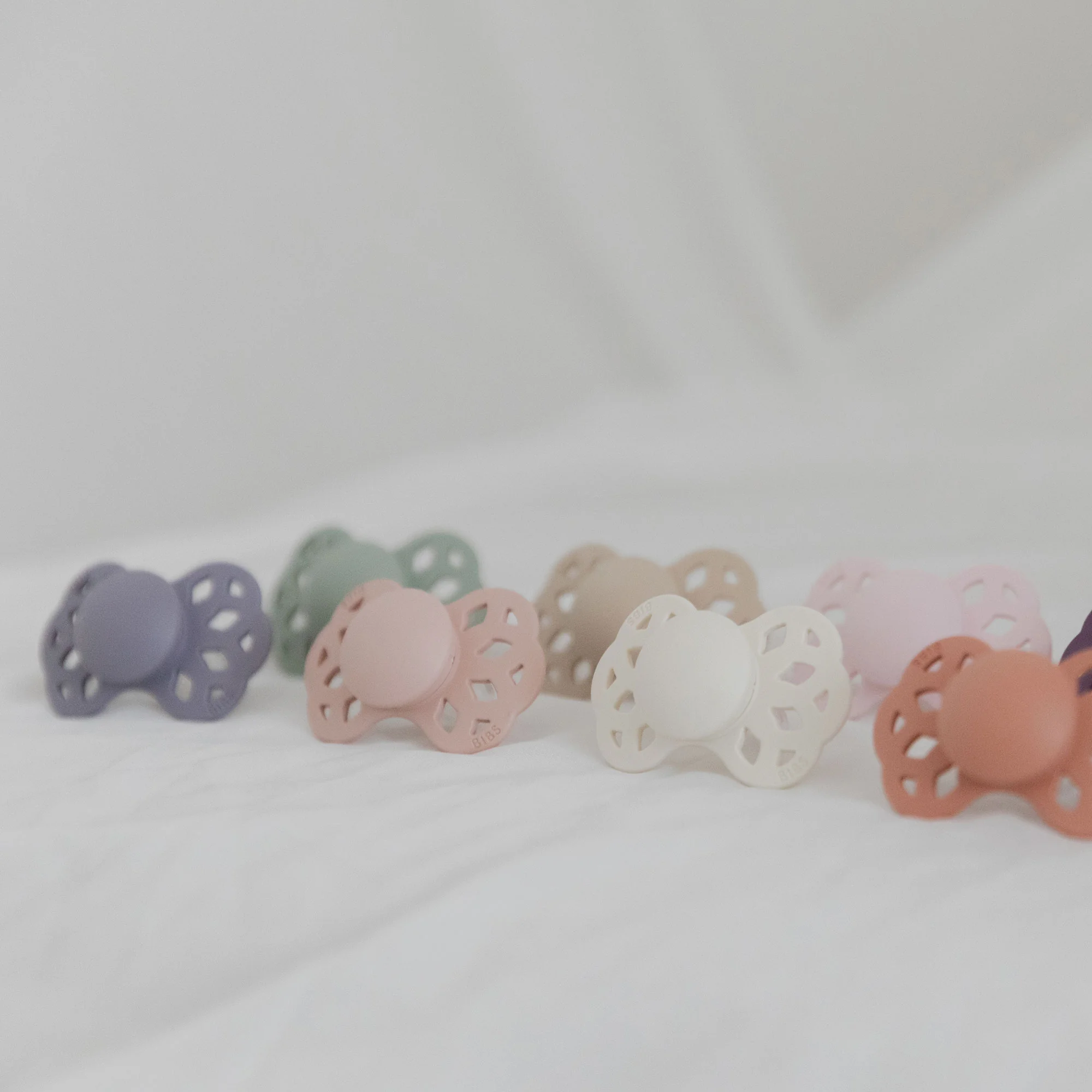 BIBS Infinity symetrické cumlíky zo silikónu 2ks veľkosť 1 - Vanilla Nočný / Blush Nočný