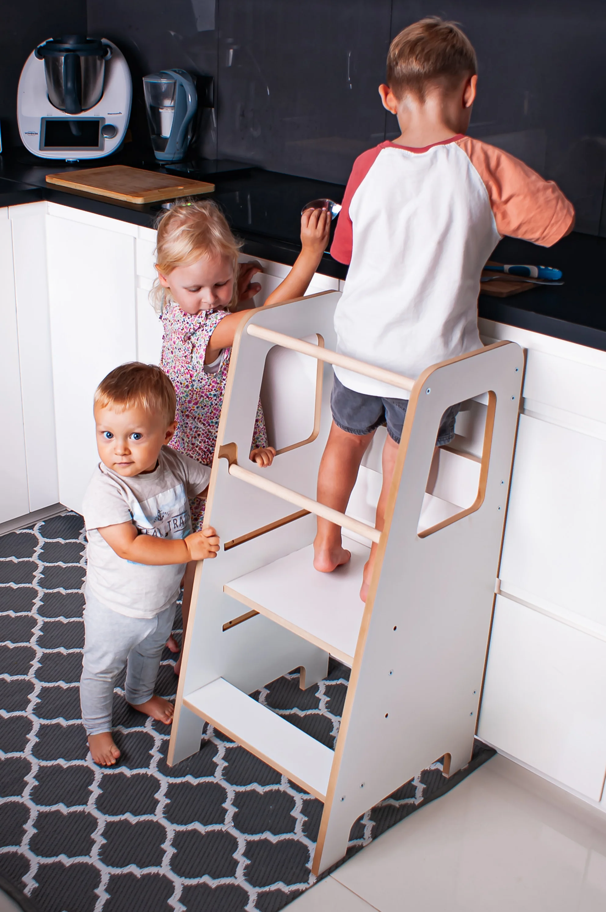 Učiaca veža montessori MBR+ white