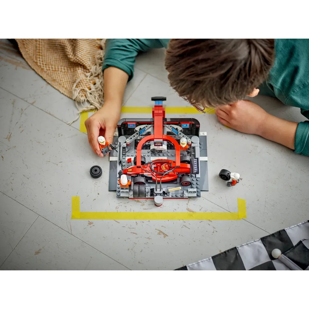 LEGO® City 60443 Zastávka v F1® a Pit Crew s autom Ferrari
