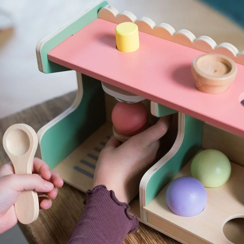 DANTOY playful Wood drevený zmrzlinový stánok 12ks