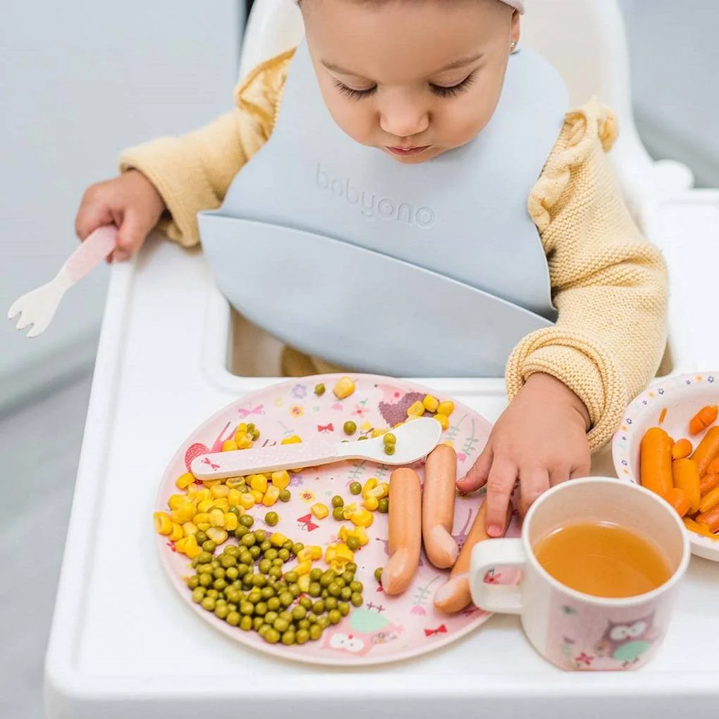 BABYONO Podbradník mäkký plastový s vreckom bez BPA grey 6m+ 1×1 ks, plastový podbradník