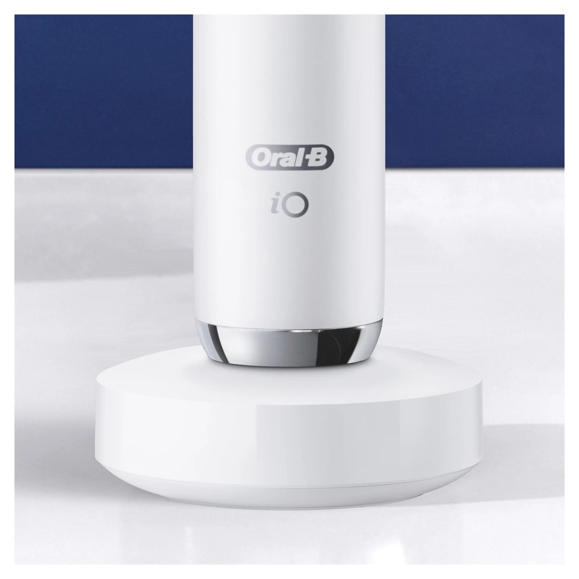 Oral B EK iO Series 9 White alabaster + držiak zubnej kefky + cestovné púzdro 1×1 set, elektroniícká zubná kefka