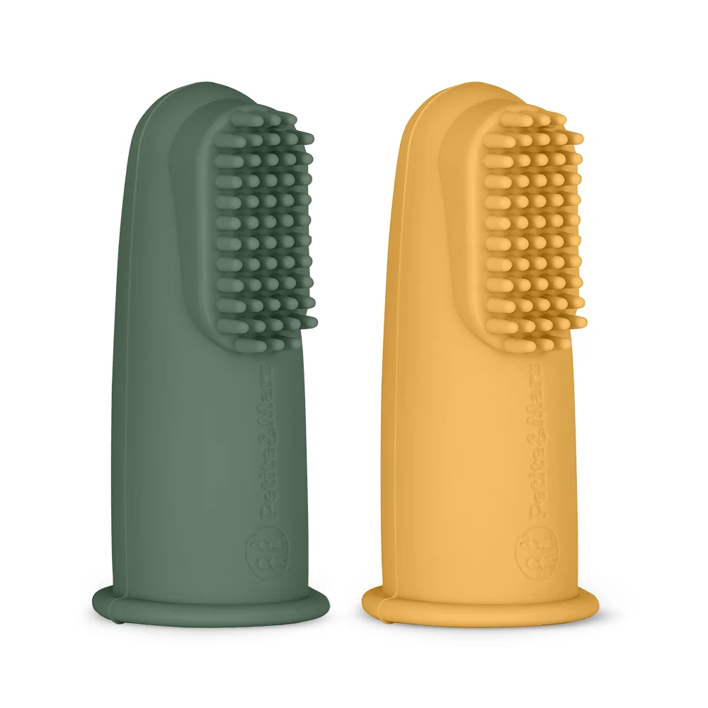 PETITE&MARS Sada silikónových zubných kefiek na prst Ochre&Green 2 ks 6m+ 1x2 ks, sada silikónových zubných kefiek