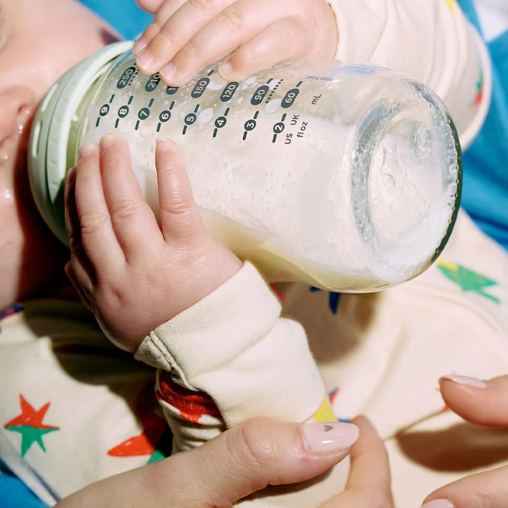 Tommee Tippee Natural Start Sklenená Samoterilizačná Dojčenská Fľaša s ANTI-COLIC cumlíkom Pomalý Prietok 250 ml, 0m+ 1×1 ks, dojčenská fľaša