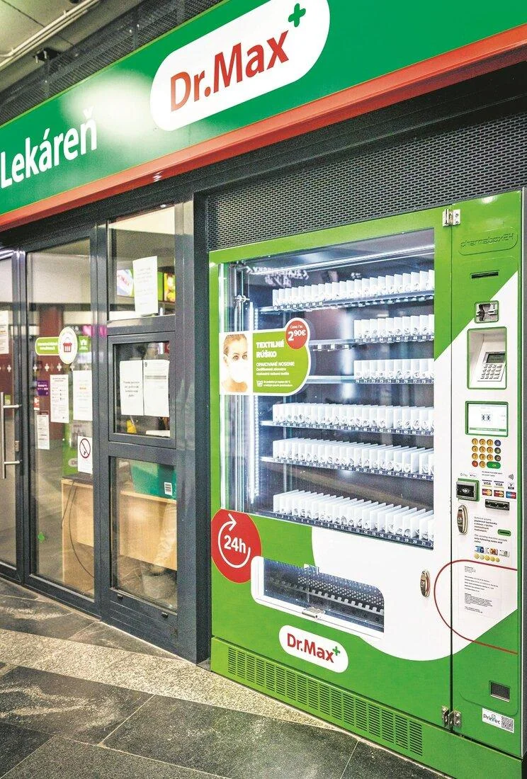 Dr. Max mení lekárenský automat na „rúškomat“