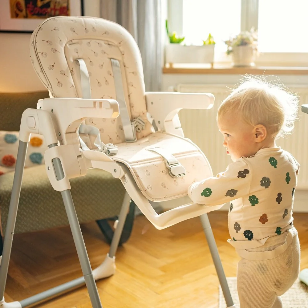 Petite&Mars Gusto Complete detská jedálenská stolička Beige Dandelions