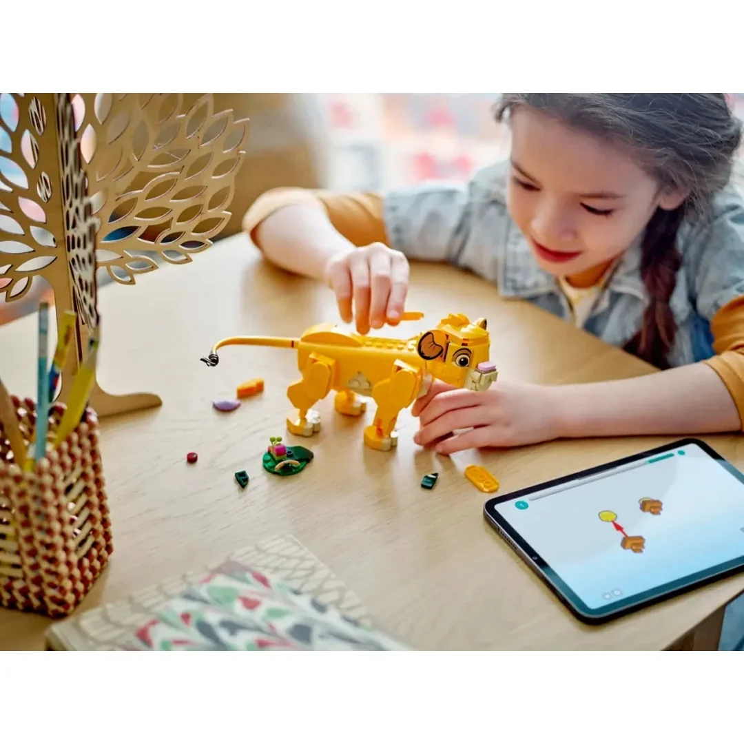 LEGO® Disney™ 43243 Levíča Simba z Levieho kráľa