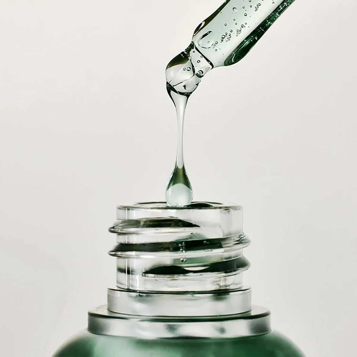 Arencia Holy Hyssop Serum 12 intenzívne rozjasňujúce anti-age sérum 30 ml