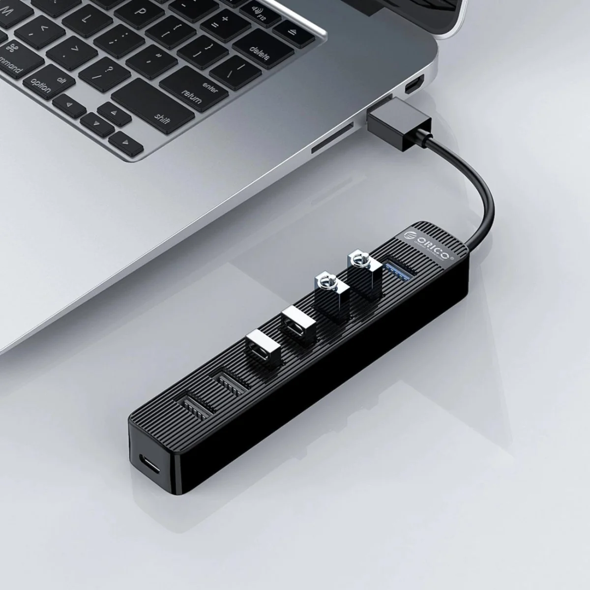 Orico TWU32-4A HUB adaptér USB 3.1 - USB 3.1 / 3x USB 2.0 / USB-C, čierny rny
