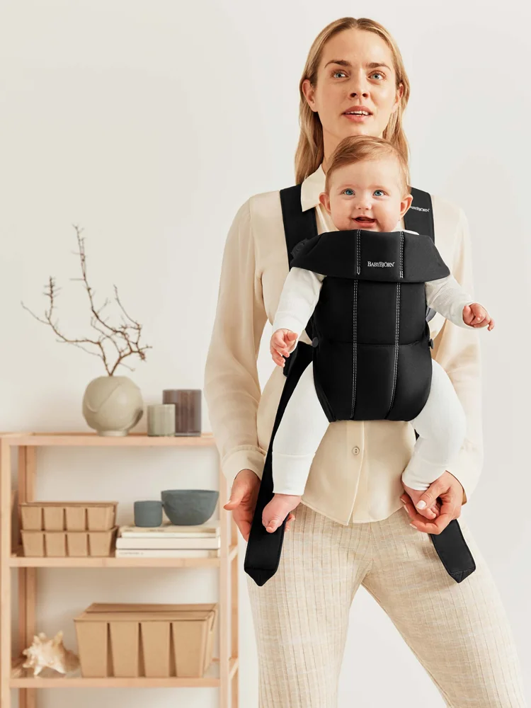 BABYBJÖRN Nosič Mini, Black Cotton 1×1 ks