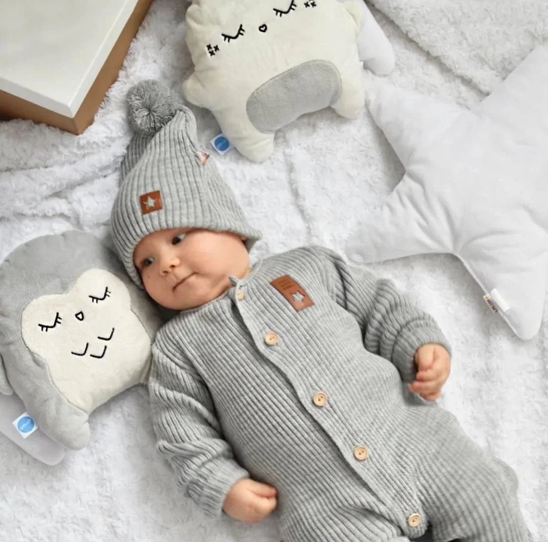 Baby Nellys 2-dielna sada Pletený overálek STAR + čiapky Hand Made, sivý