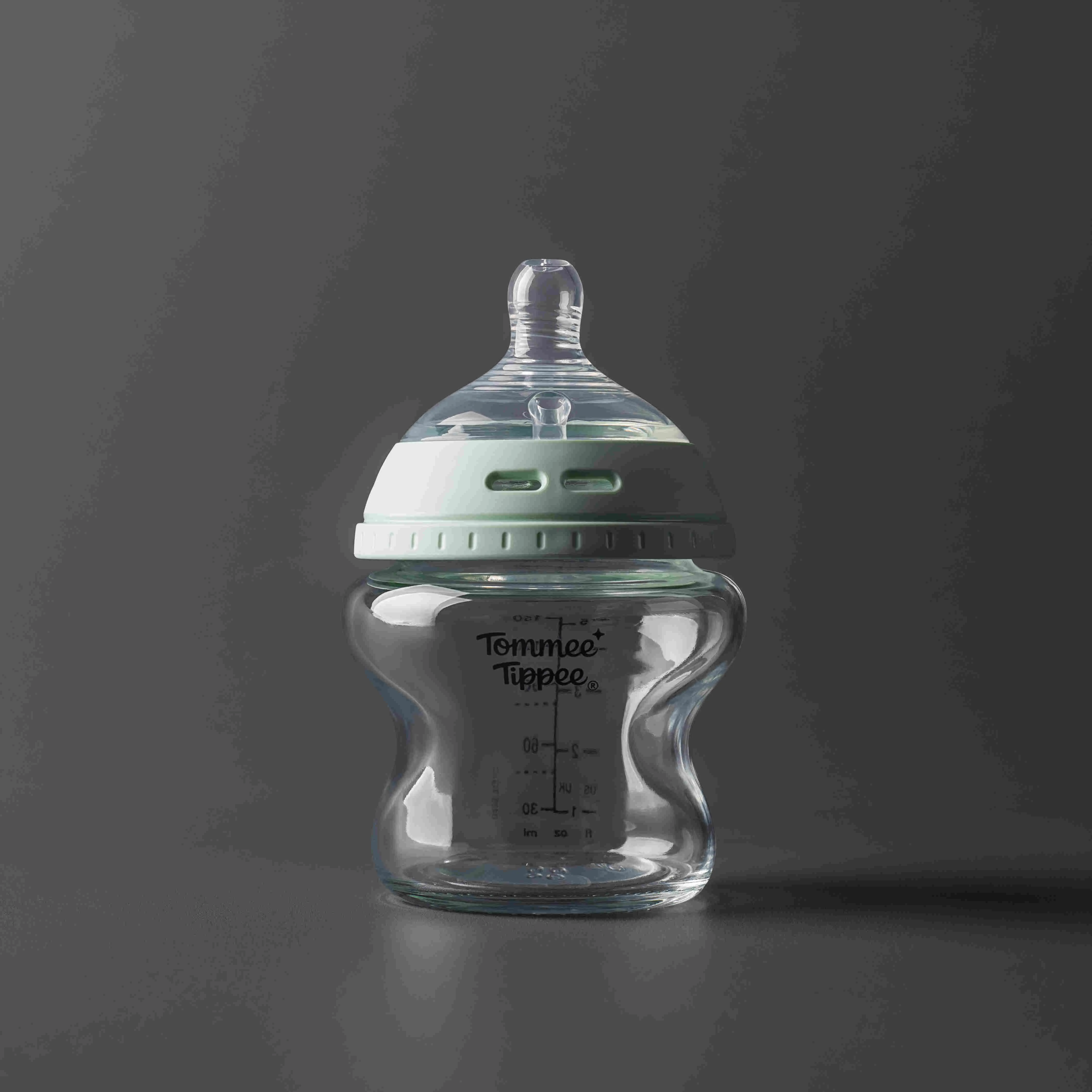 Tommee Tippee Natural Start ANTI-COLIC novorodenecký starter kit samosterilizačných sklenených flaštičiek, 0m+, zelená 150 ml + 250 ml