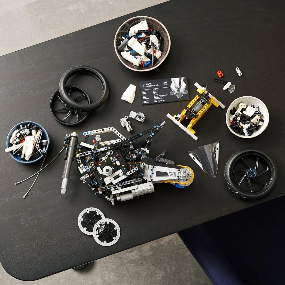 LEGO® Technic™ 42130 BMW M 1000 RR