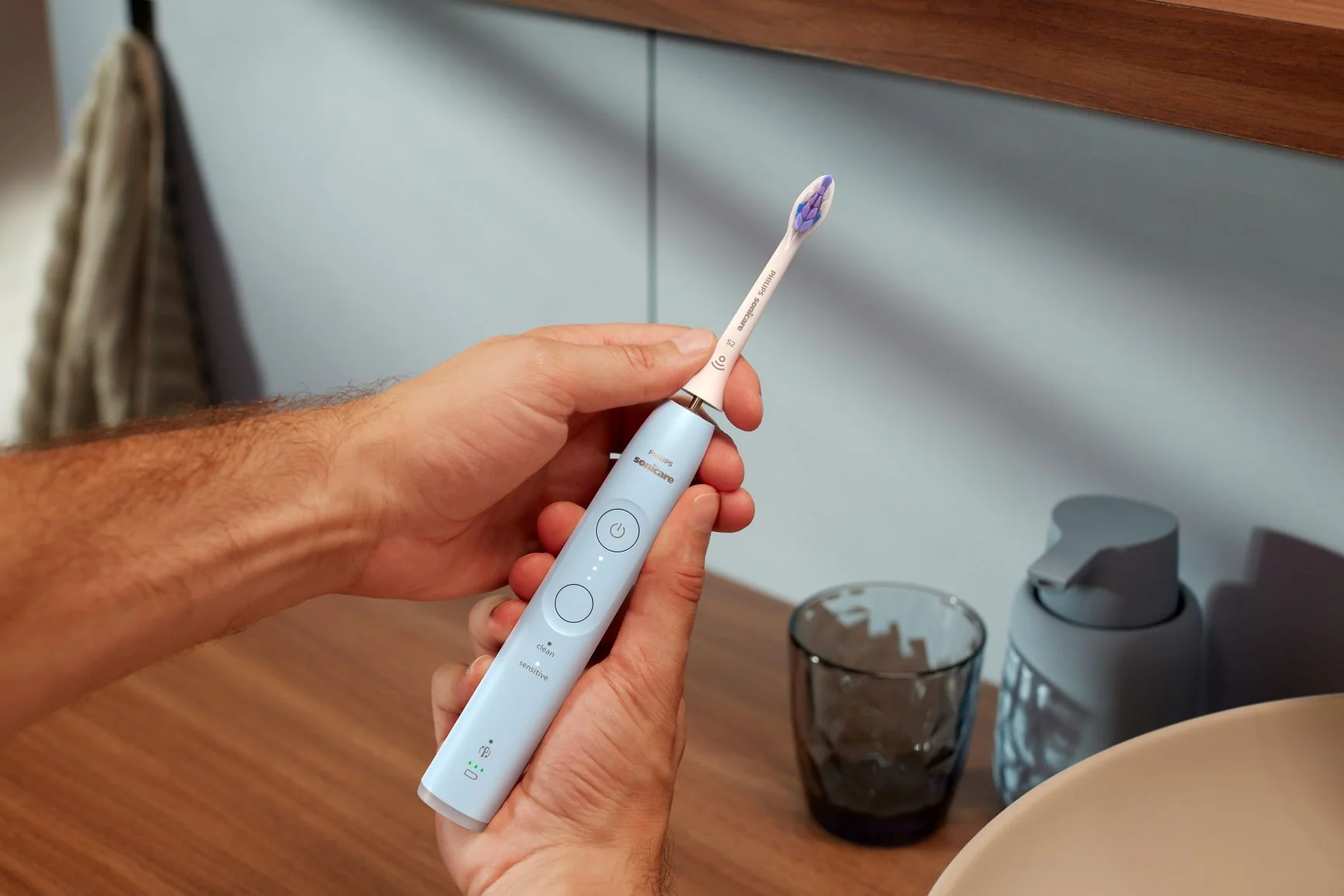 Philips Sonicare 6100
HX7406/02 1×1 ks, sonická elektrická zubná kefka