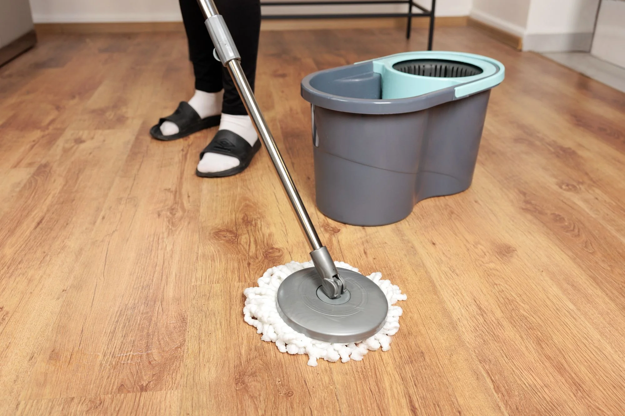 Strend Pro upratovacia súprava Quantum, 1 súprava Rotačný mop na podlahy, vedro 16 l, teleskopická násada, tyrkys/sivá, mix farieb