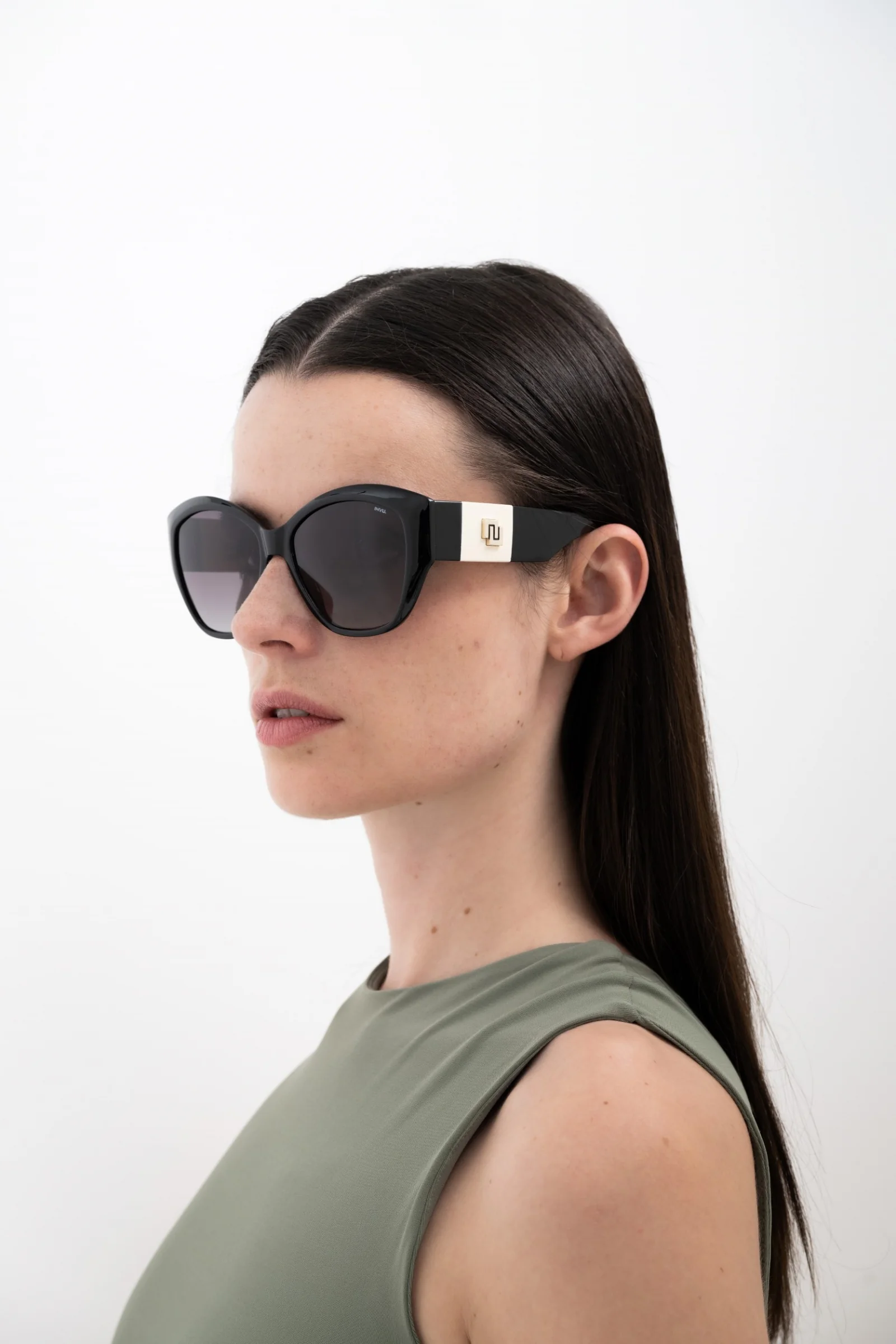 INVU IB22526A slnečné dámske okuliare black cream Dámske slnečné okuliare