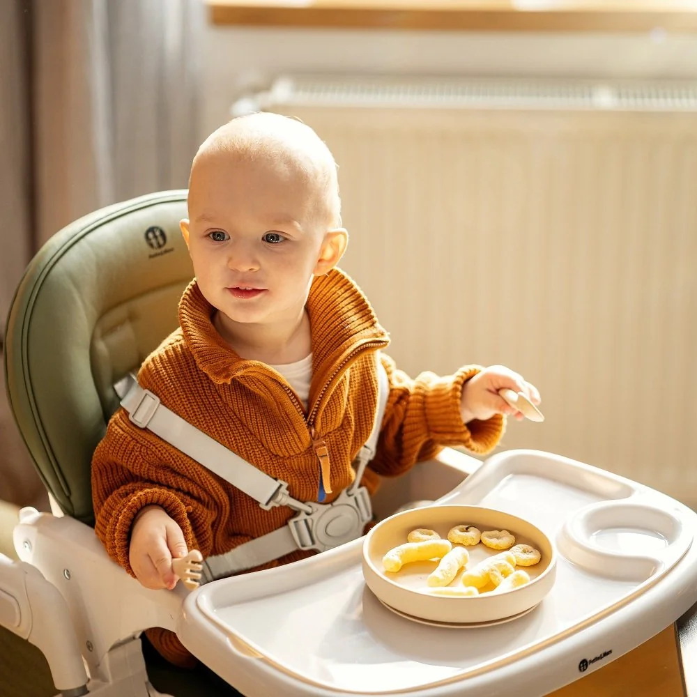 Petite&Mars Detská jedálenská stolička Gusto Complete Ochra Crowns 