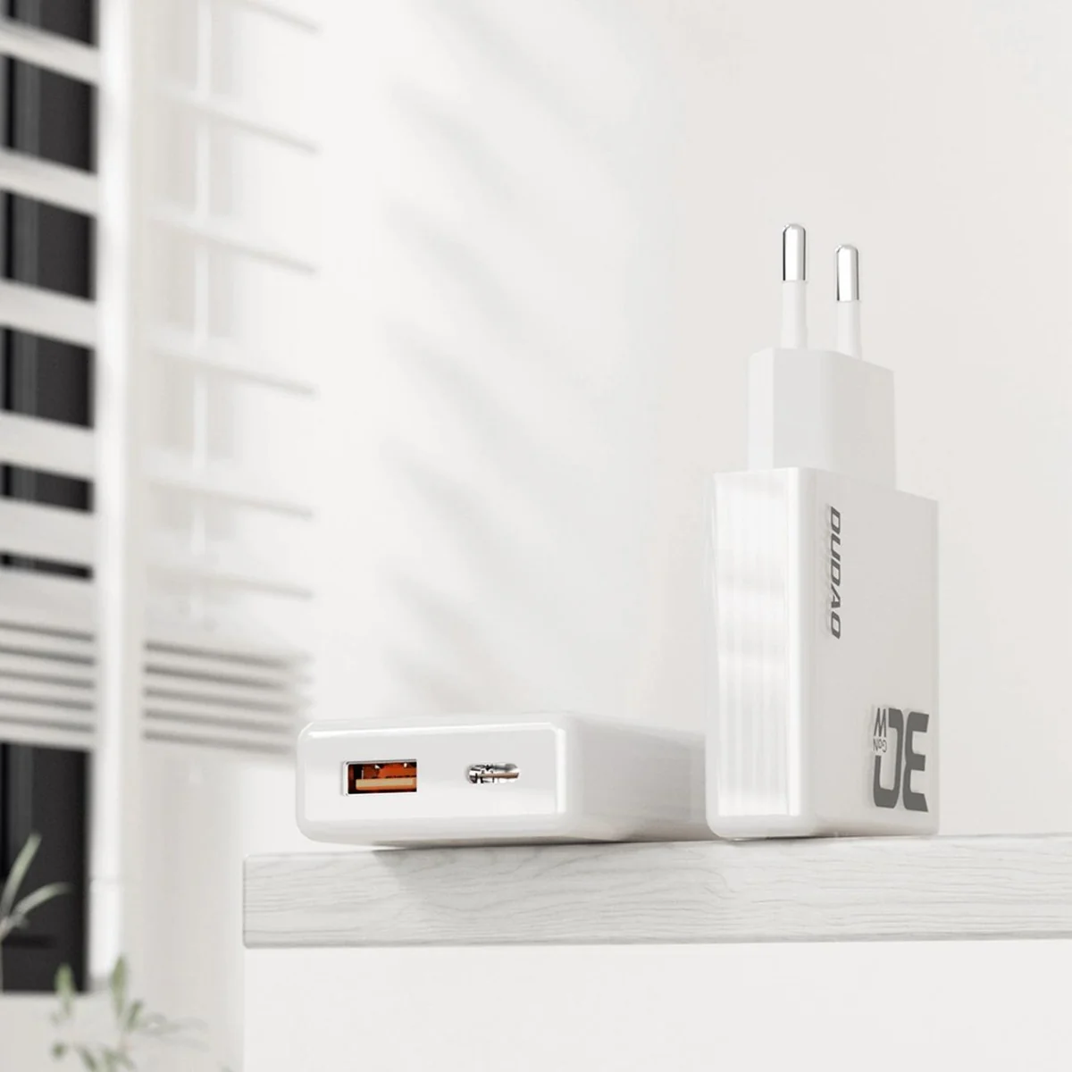 Dudao A30EUL GaN sieťová nabíjačka USB / USB-C 30W + kábel USB-C / Lightning, biela htning, biela