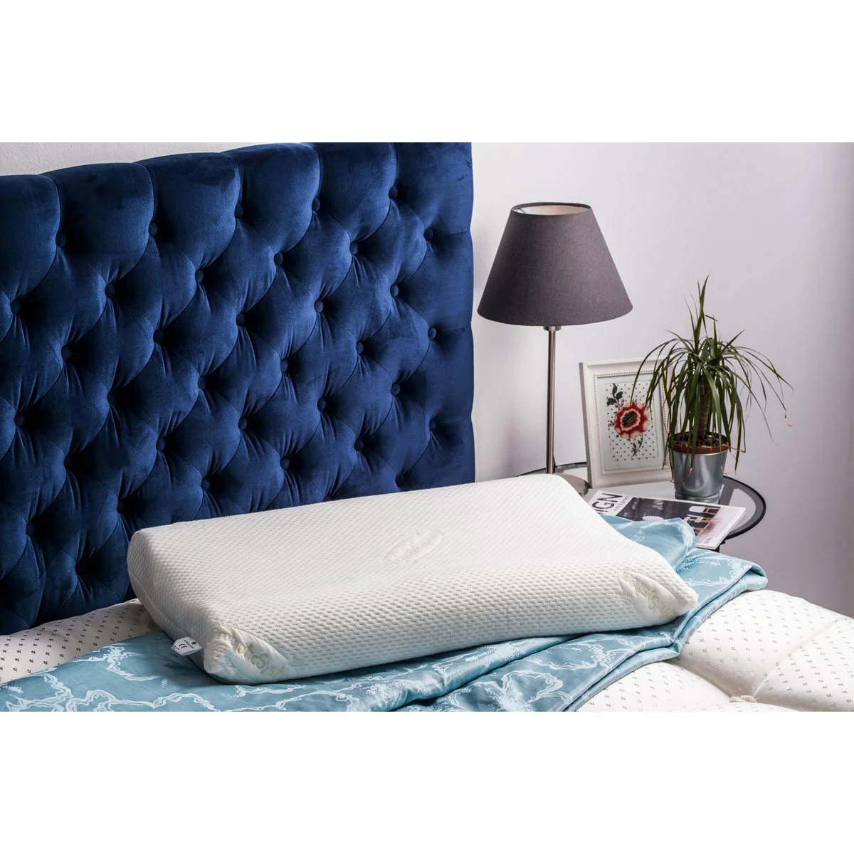 Vankúš z pamäťovej peny ideálny na spánok na chrbte Bio Wave 72x42 cm