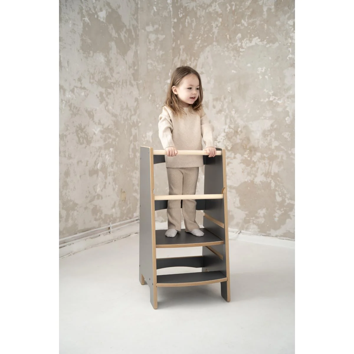 Učiaca veža kitchen helper montessori Petite sivá