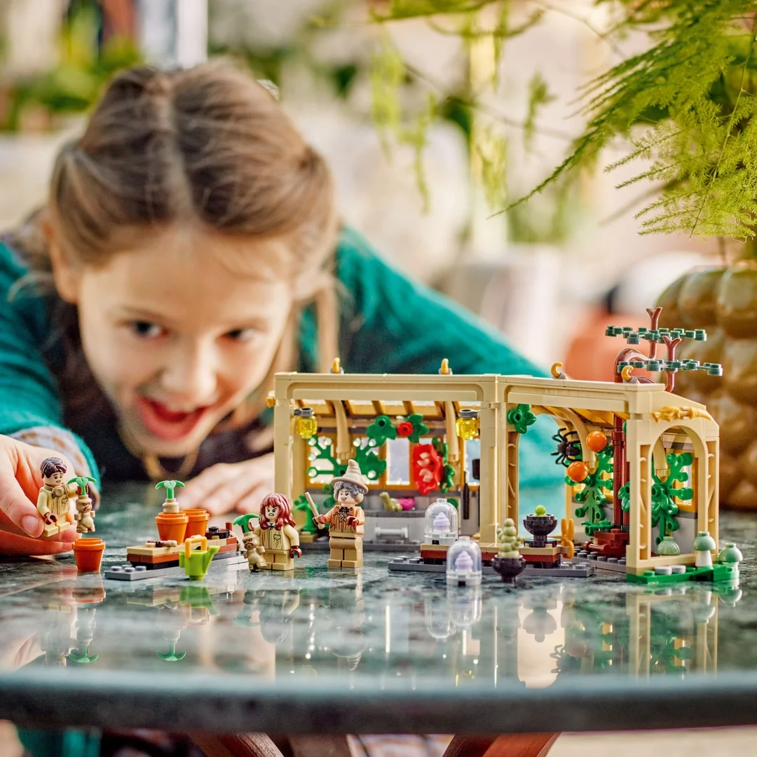 LEGO® Harry Potter™ 76445 Rokfortský hrad: Hodina herbológie