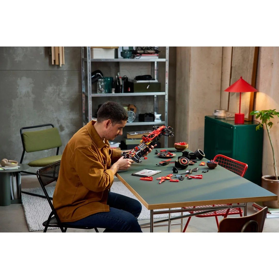 LEGO® Technic™ 42207 Auto Ferrari SF-24 F1
