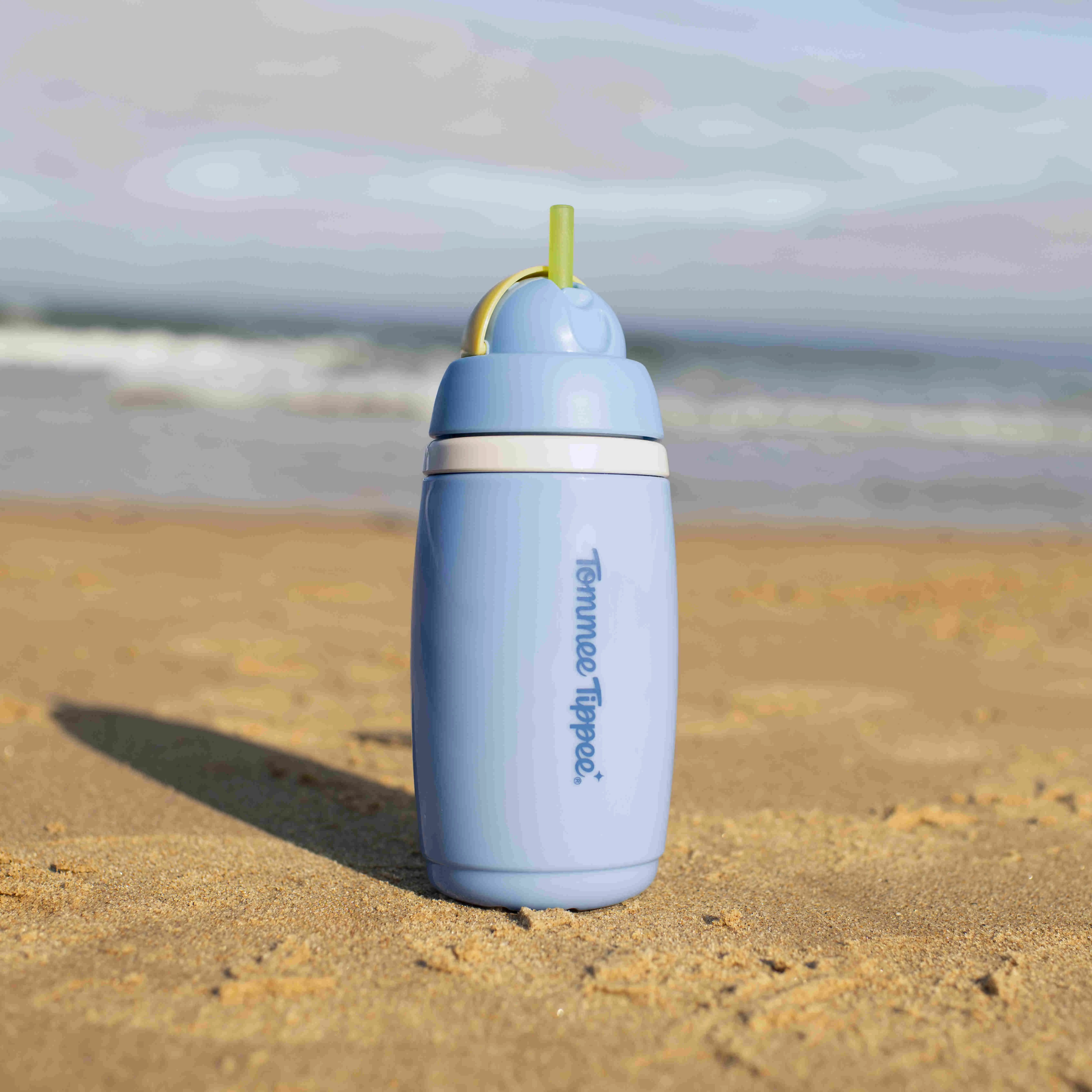 Tommee Tippee Active hrnček so slamkou, 266 ml, 12m+, modrý 266 ml